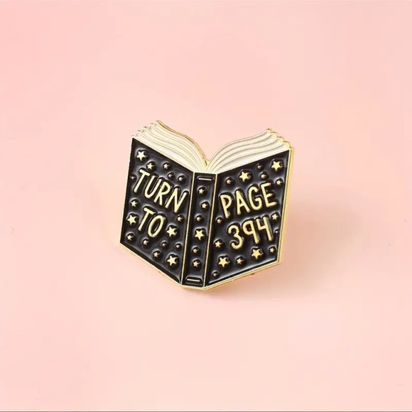 Harry Potter Professor Snape Turn to Page 394 Book Enamel Pin - Picture 1 of 5